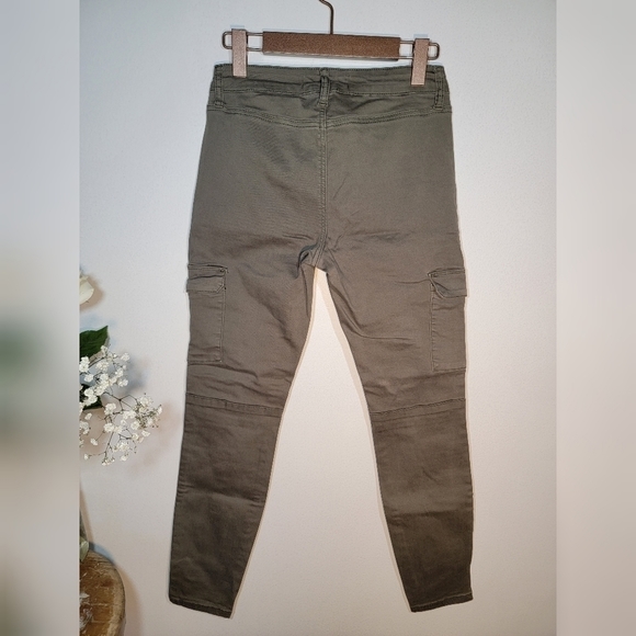 Green cargo style Ashley Mason pants. Size 7. - Picture 2 of 11